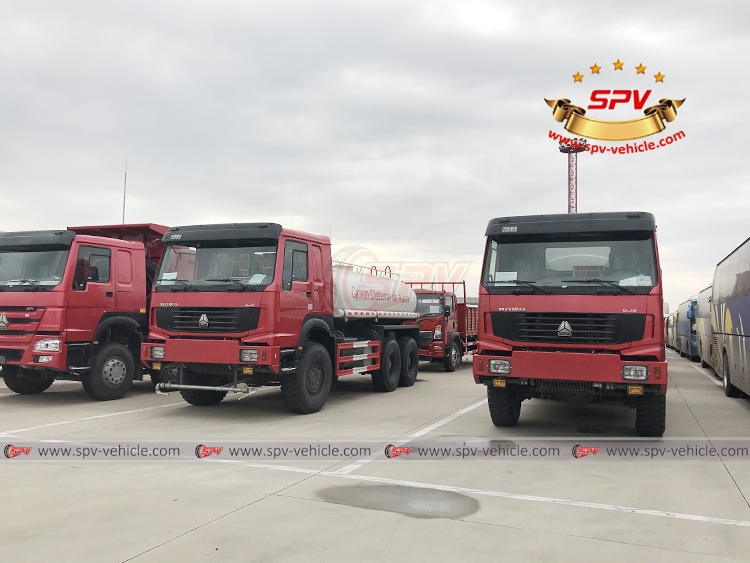 10,000 Litres 4X4 Fuel Tank Truck Siontruk - In Shanghai Port
